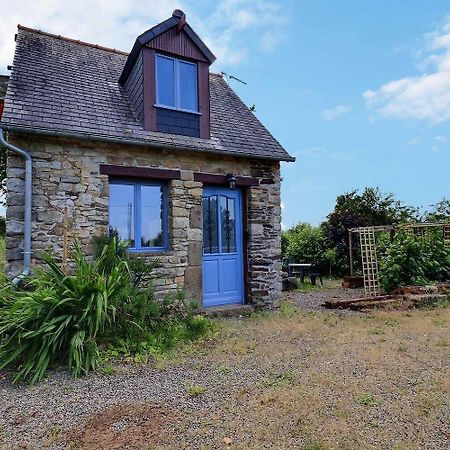 La Petite Maison Bleue Les Portes du Coglais Exterior photo