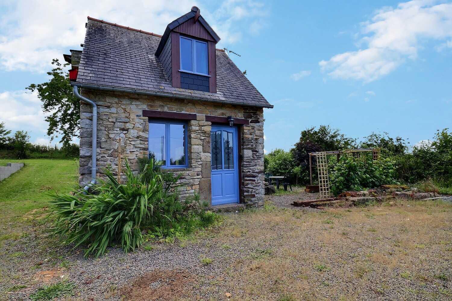 La Petite Maison Bleue Les Portes du Coglais Exterior photo
